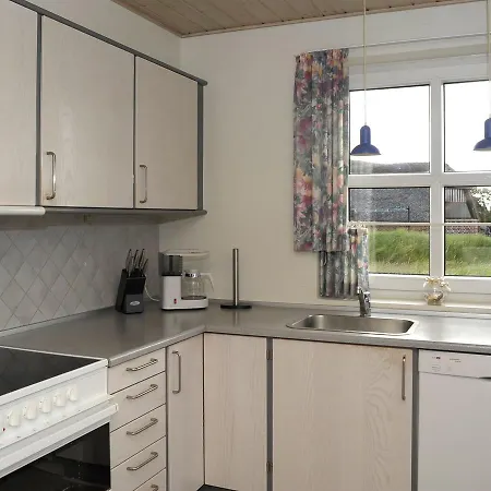 Holiday home Three-bedroom Holiday In 44 Blavand