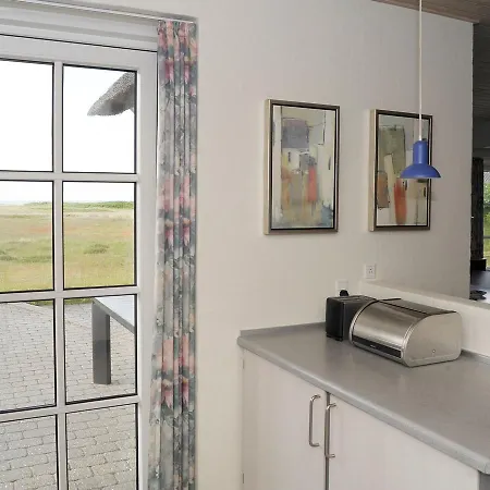 Holiday home Three-bedroom Holiday In 44