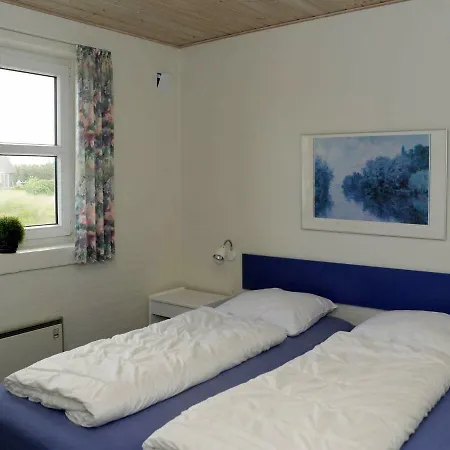 Holiday home Three-bedroom Holiday In 44 Blavand