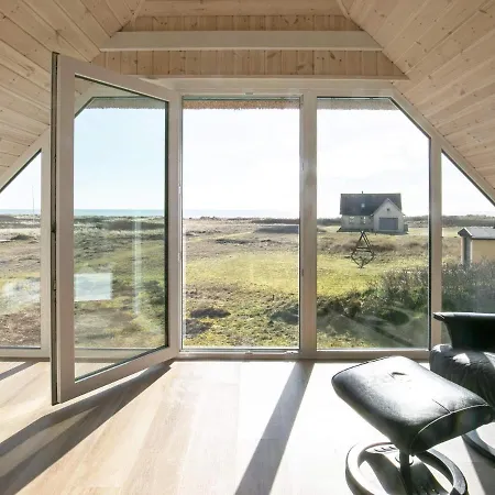 Holiday home Three-bedroom Holiday In 44 Blavand