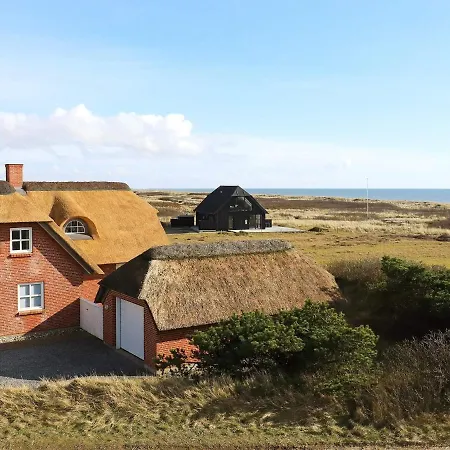 Three-bedroom Holiday In 44 Blavand