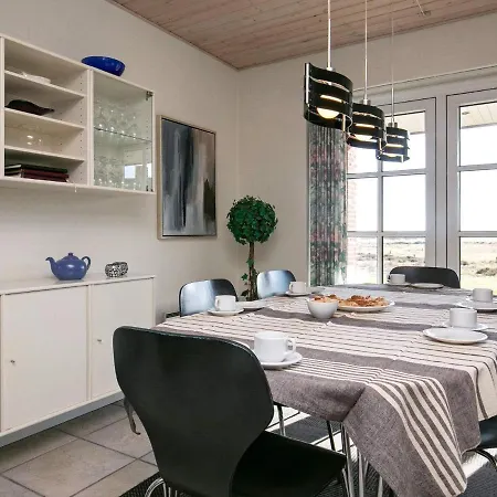 Three-bedroom Holiday In 44 Holiday home *
