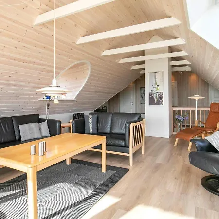 Holiday home Three-bedroom Holiday In 44 *
