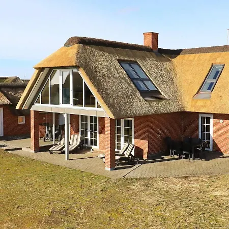 Holiday home Three-bedroom Holiday In 44 *