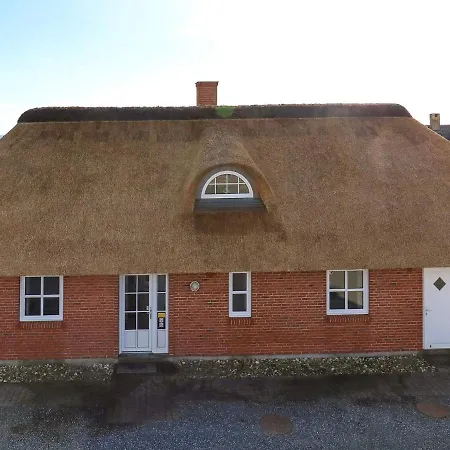 Holiday home Three-bedroom Holiday In 44 *