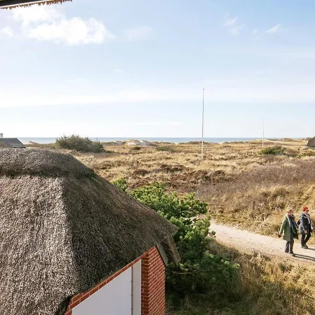 Three-bedroom Holiday In 44 *