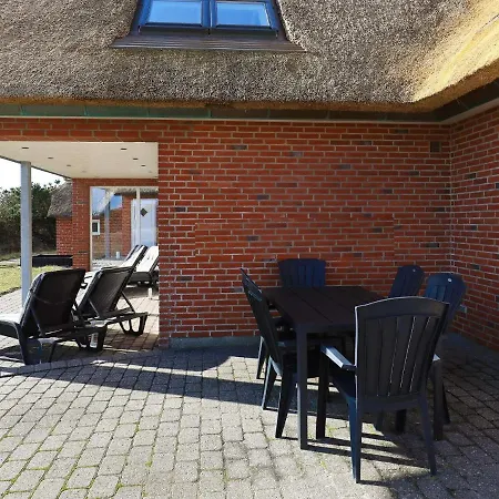 Holiday home Three-bedroom Holiday In 44 *