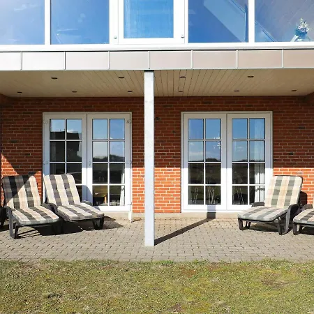 Three-bedroom Holiday In 44